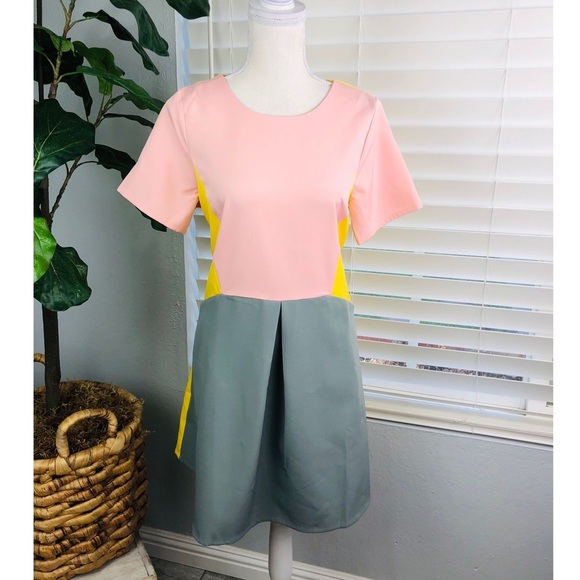 NWOT COLORFUL SHORT SLEEVE LOOSE FITTED DRESS - Picture 2 of 8